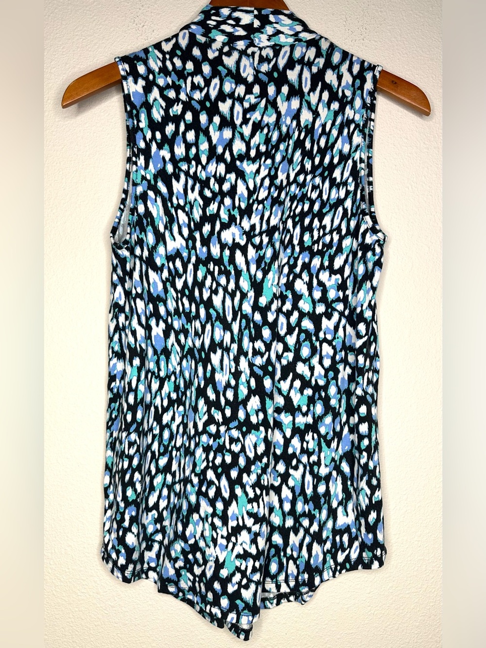 Cable & Gauge Animal Print Sleeveless V-Neck Knit Top Blue Black Stretch Size S - Picture 4 of 6